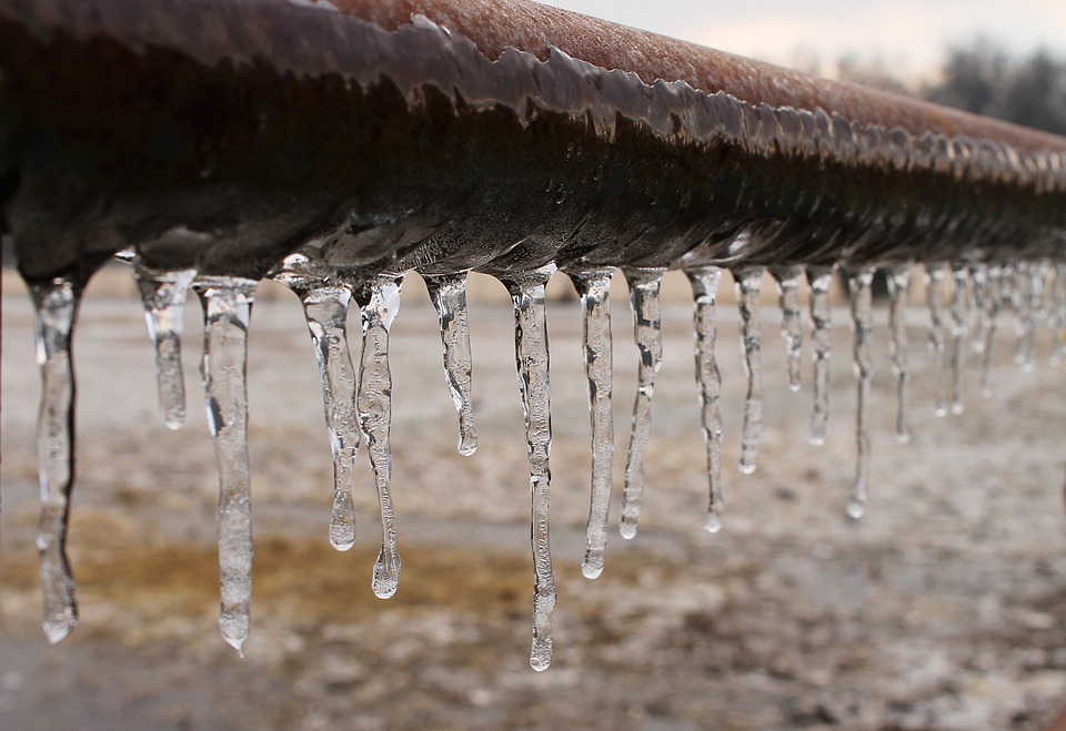 What to do with frozen pipes over the winter months featured image